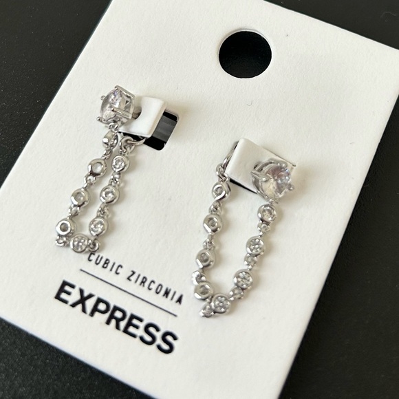 Express stud earrings with chain - Picture 4 of 4